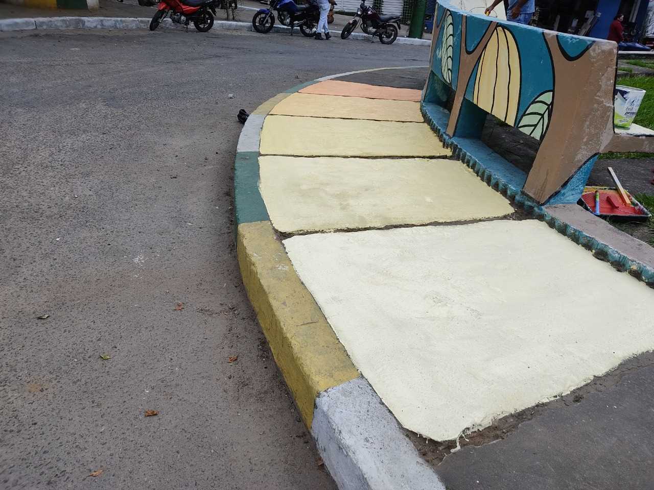 Camacã: Prefeitura ornamenta o centro da cidade com decorações, pintura e limpeza e motiva o comércio